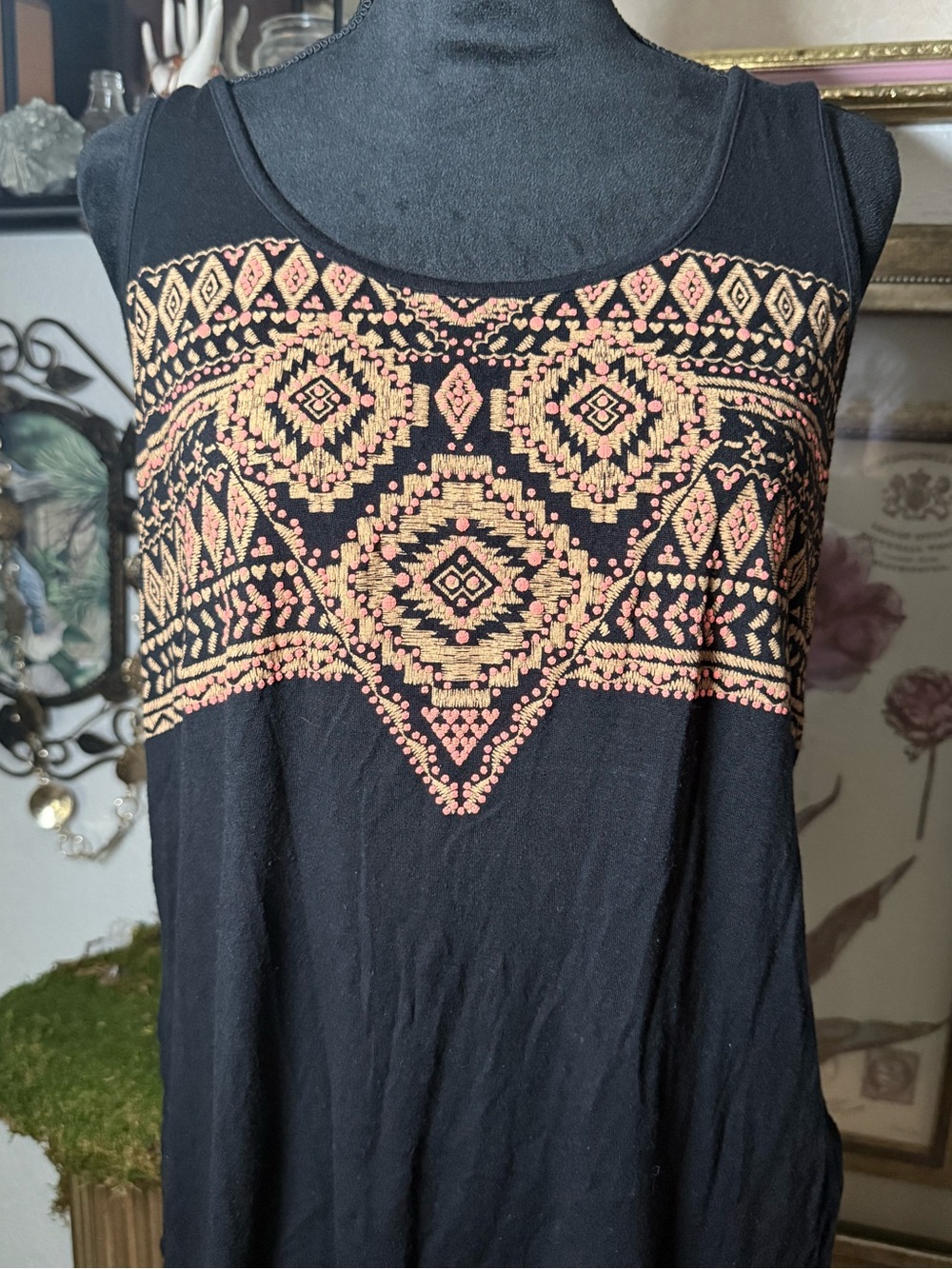 Scobe Black Embroidered Tank Top Boho Southwestern Woven Split Back •Size M•